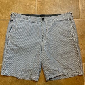 Jcrew 38 mens seersucker blue and white stripe inseam 9” shorts